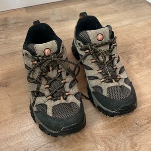 Merrell men’s hiking shoes 9.5